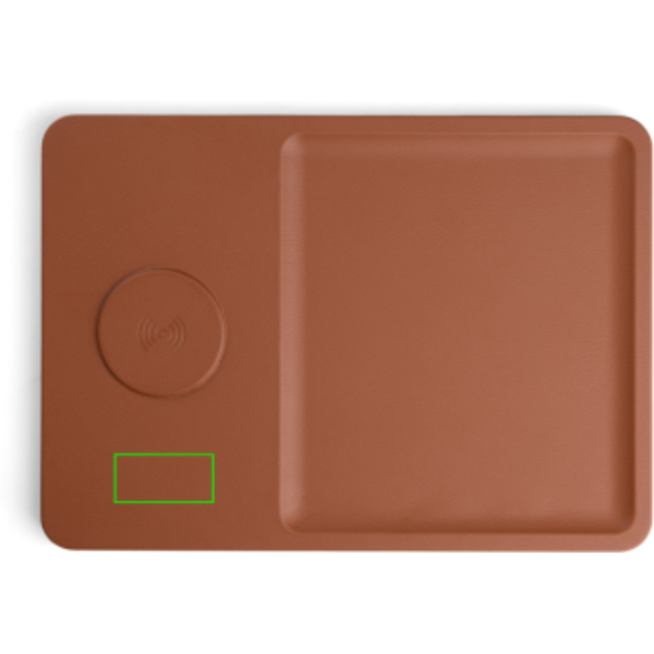 Standskizze: Druckverfahren PU-Etikett Sortino auf Position „Artikel linke Seite unten (max. 60 x 30 mm)“ – VINGA Timo Wireless Charger 15W mit Ablage aus recyceltem ABS