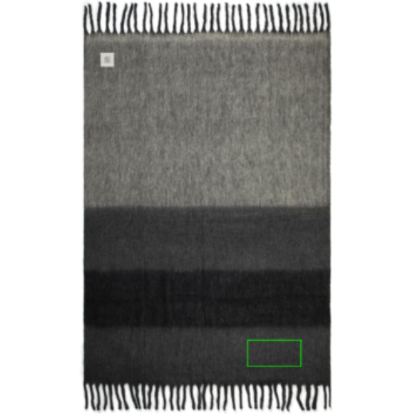 Standskizze: Druckverfahren Gravierter Kunstlederaufnäher auf Position „Decke/Tuch (max. 100 x 50 mm)“ – VINGA Saletto Wolldecke 170 × 130 cm, mulesing-frei, mit Kunstlederbadge veredelbar