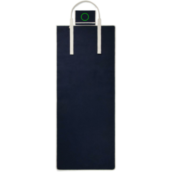 Standskizze: Druckverfahren Bestickung auf Position „Tasche“ – VINGA Volonne AWARE™ Strandmatte aus recyceltem Canvas mit Tragegriff und Tasche – bedruckbar