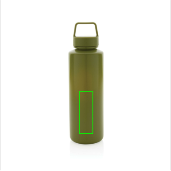 Standskizze: Druckverfahren Tampondruck auf Position „Artikel Rückseite unten (max. 20 x 60 mm)“ – XD Collection Wasserflasche mit Henkel 500 ml aus 97 % RCS-rPP