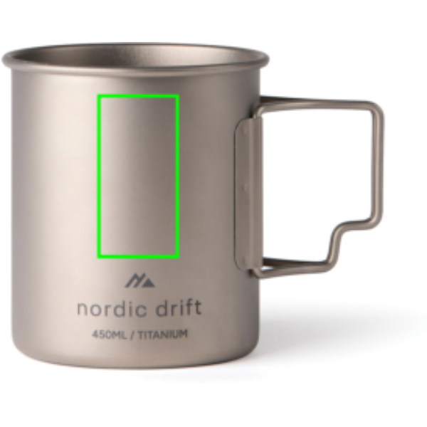 Standskizze: Druckverfahren Lasergravur auf Position „Artikel Vorderseite (max. 25 x 50 mm)“ – Nordic Drift Trail ultraleichter Titan-Becher 450 ml mit Lasergravur