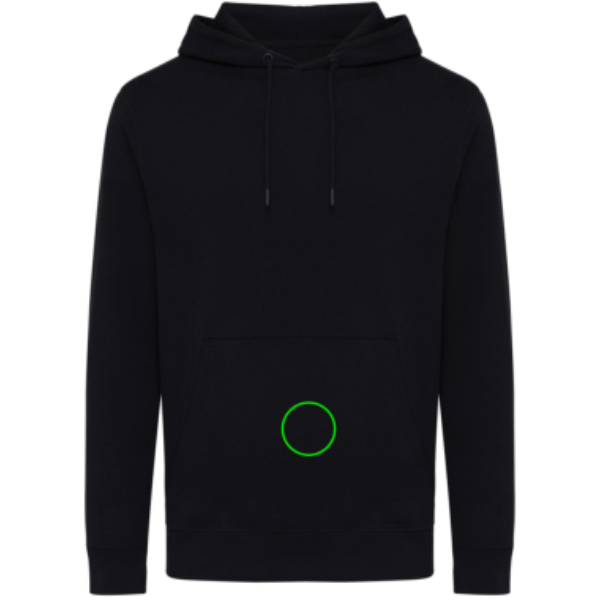 Standskizze: Druckverfahren Bestickung auf Position „Tasche“ – iqoniq Rila Hoodie aus 30 % recycelter und 70 % Bio-Baumwolle, bedruckbar