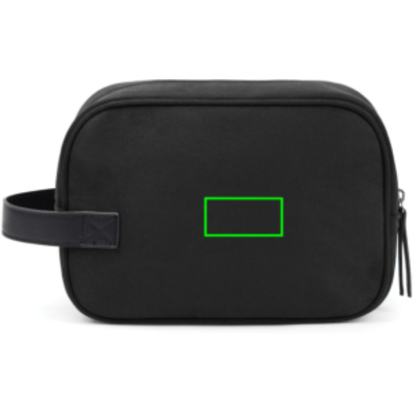Standskizze: Druckverfahren PU-Etikett Brendon auf Position „Artikel Vorderseite“ – VINGA Marlow Kosmetiktasche aus RCS-recyceltem Polyester, bedruckbar mit Logo