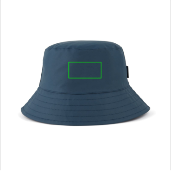 Standskizze: Druckverfahren PU-Etikett Baltimore marineblau auf Position „Artikel Vorderseite“ – VINGA Baltimore AWARE™ Hut aus recyceltem PET – bestickbar