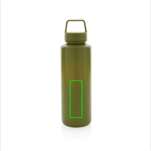 Standskizze: Druckverfahren Tampondruck auf Position „Artikel Vorderseite unten (max. 20 x 60 mm)“ – XD Collection Wasserflasche mit Henkel 500 ml aus 97 % RCS-rPP