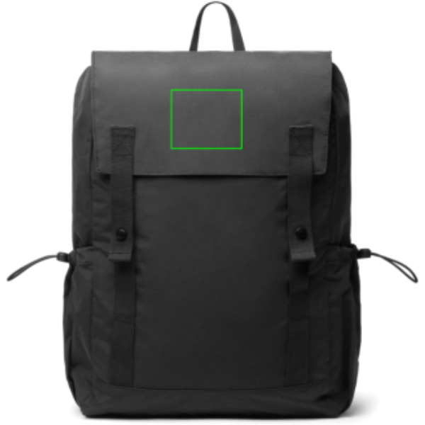 Standskizze: Druckverfahren Bestickung auf Position „Überschlag“ – KENTO URBAN Everyday Rucksack aus RCS-recyceltem Nylon mit Laptopfach – mit Logo bedruckbar
