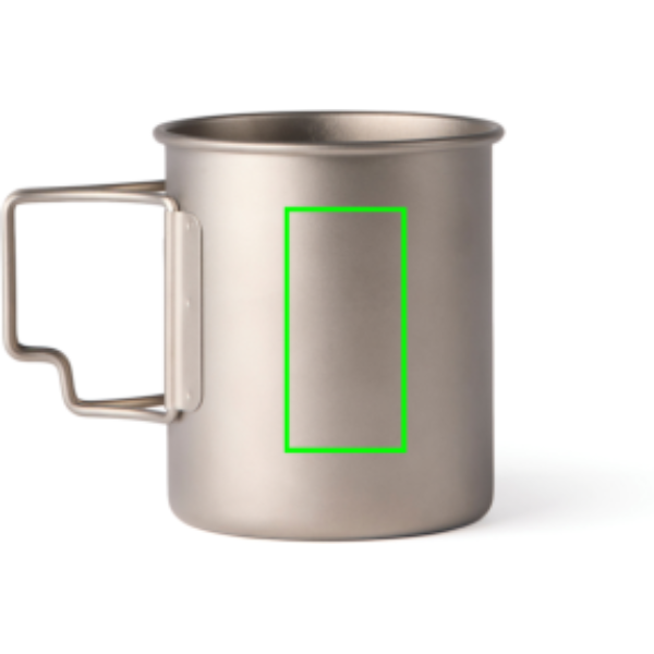 Standskizze: Druckverfahren Tampondruck auf Position „Artikel Rückseite (max. 25 x 50 mm)“ – Nordic Drift Trail ultraleichter Titan-Becher 450 ml mit Lasergravur