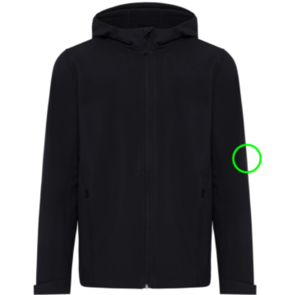 Standskizze: Druckverfahren Bestickung auf Position „Ärmel links“ – IQONIQ Makalu Herren-Softshelljacke aus 91 % recyceltem Polyester mit Logo