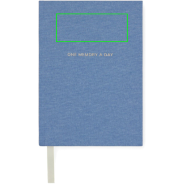 Standskizze: Druckverfahren Digital Transfer auf Position „Artikel Vorderseite oben (max. 100 x 40 mm)“ – VINGA „One Memory a Day” Journal A5 aus 83 % GRS-Recyclingpapier mit Logo-Veredelung