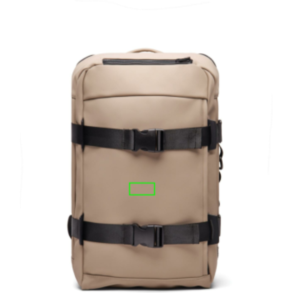 Standskizze: Druckverfahren PU-Etikett Baltimore schwarz auf Position „Artikel Vorderseite“ – VINGA Baltimore RCS Abenteuer-Rucksack 30 L mit Logo bedruckbar