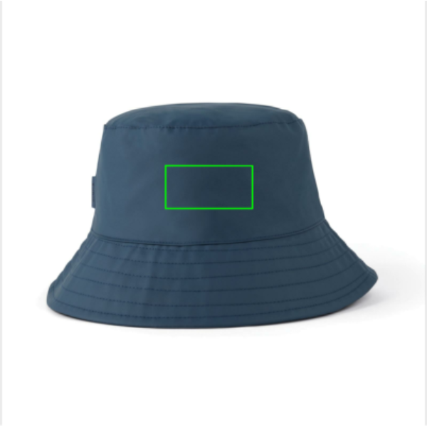 Standskizze: Druckverfahren PU-Etikett Baltimore marineblau auf Position „Artikel Rückseite“ – VINGA Baltimore AWARE™ Hut aus recyceltem PET – bestickbar