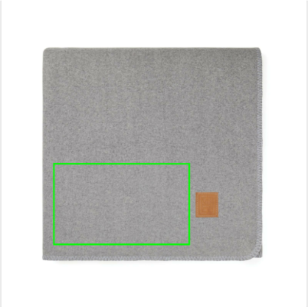 Standskizze: Druckverfahren Bestickung auf Position „Decke/Tuch“ – VINGA Moulton Decke aus 100% GRS-rPET, 170 × 130 cm, mit Logo-Veredelung