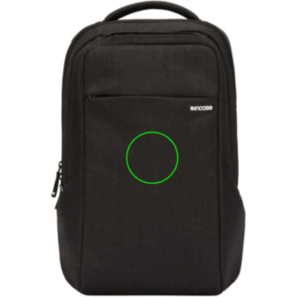 Standskizze: Druckverfahren Bestickung auf Position „Artikel Vorderseite (max. 50 x 50 mm)“ – Incase ICON Slim Pack Laptop-Rucksack 16 Zoll aus Nylon mit Logo-Bestickung