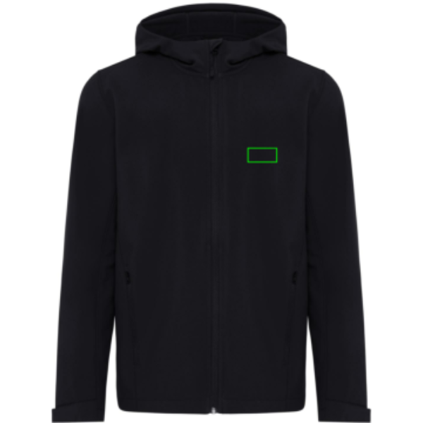 Standskizze: Druckverfahren Bedruckter Aufnäher mit Stickereikontur auf Position „linke Brustseite“ – IQONIQ Makalu Herren-Softshelljacke aus 91 % recyceltem Polyester mit Logo