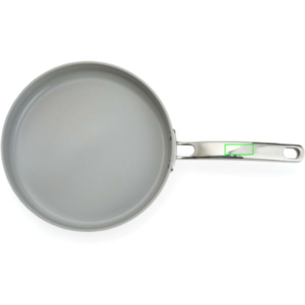Standskizze: Druckverfahren Lasergravur auf Position „Griff (max. 40 x 15 mm)“ – VINGA Alto Bratpfanne 25 cm aus RCS-recyceltem Aluminium mit Logo-Lasergravur